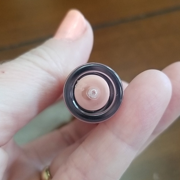 🙂 REVOLUTION LIPSTICK - Picture 5 of 6